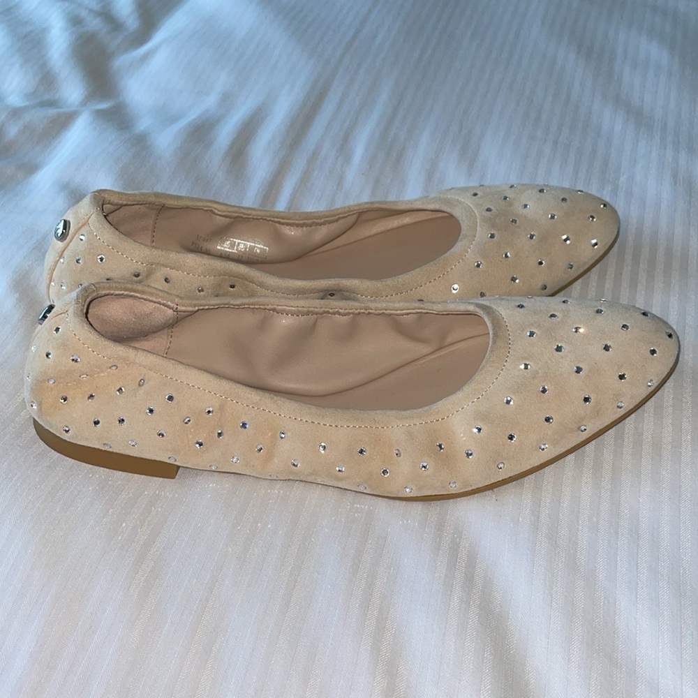 NWOB Stuart Weitzman studded ballet slipper. Size 6.5. Color Museline. - Picture 3 of 6